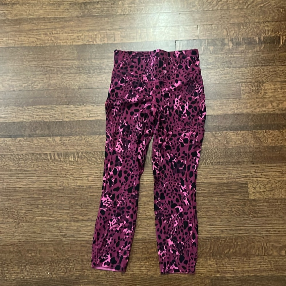 Lululemon size 6 crop leggings